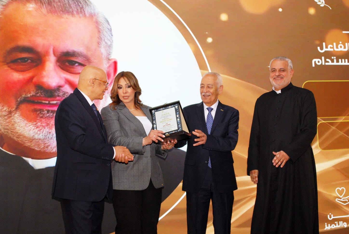العيسوي يرعى احتفالية المركز الريادي بعيد الاستقلال