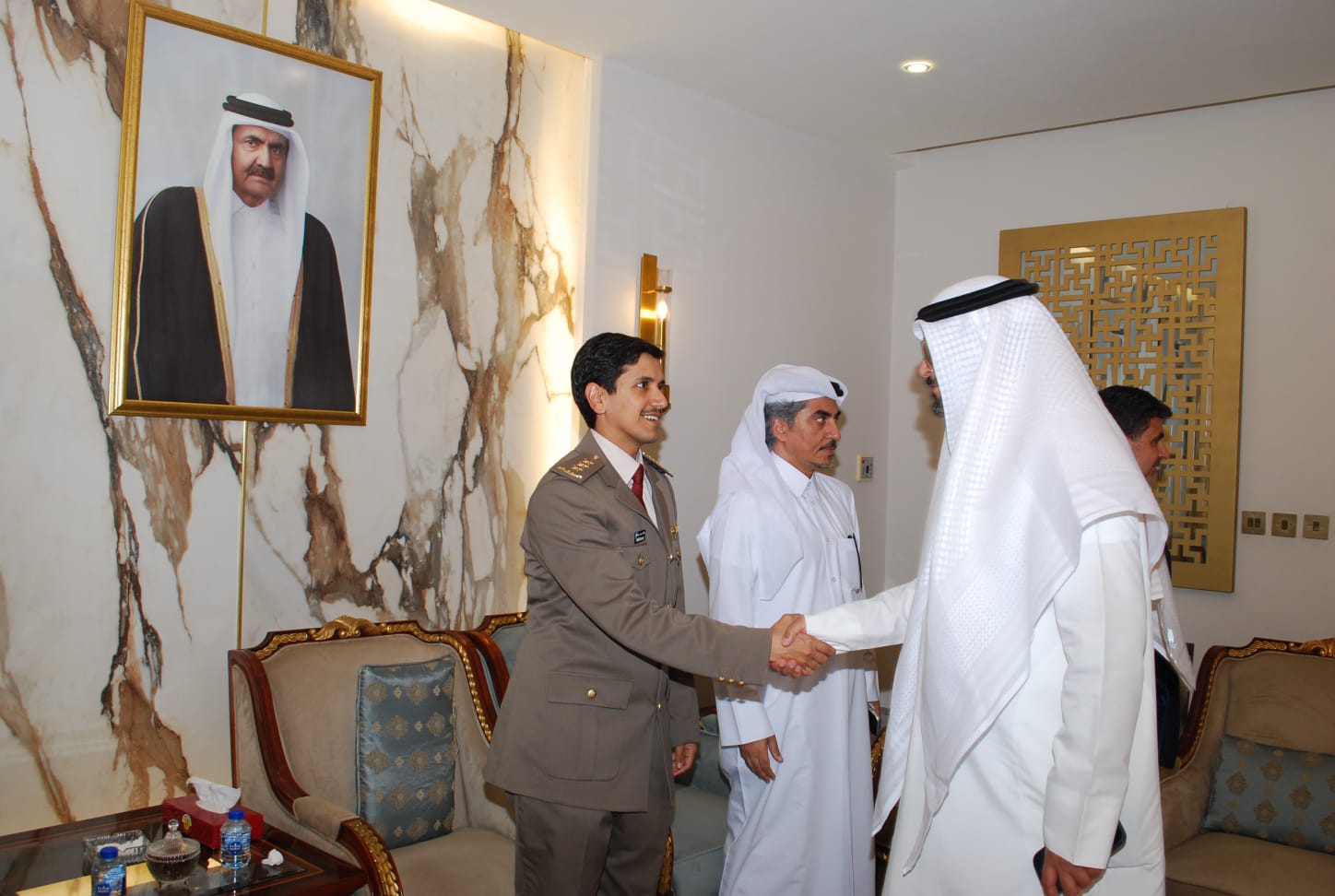 سفارة قطر في الأردن تستقبل المعزين بوفاة الأمير الوالد الشيخ حمد بن خليفة آل ثاني