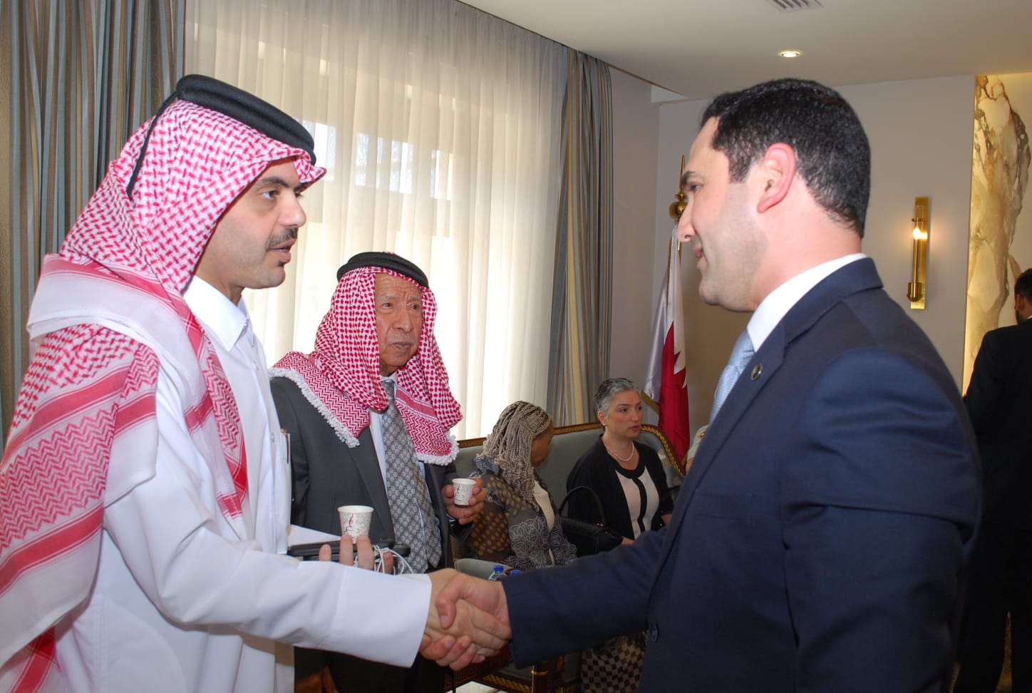 سفارة قطر في الأردن تستقبل المعزين بوفاة الأمير الوالد الشيخ حمد بن خليفة آل ثاني