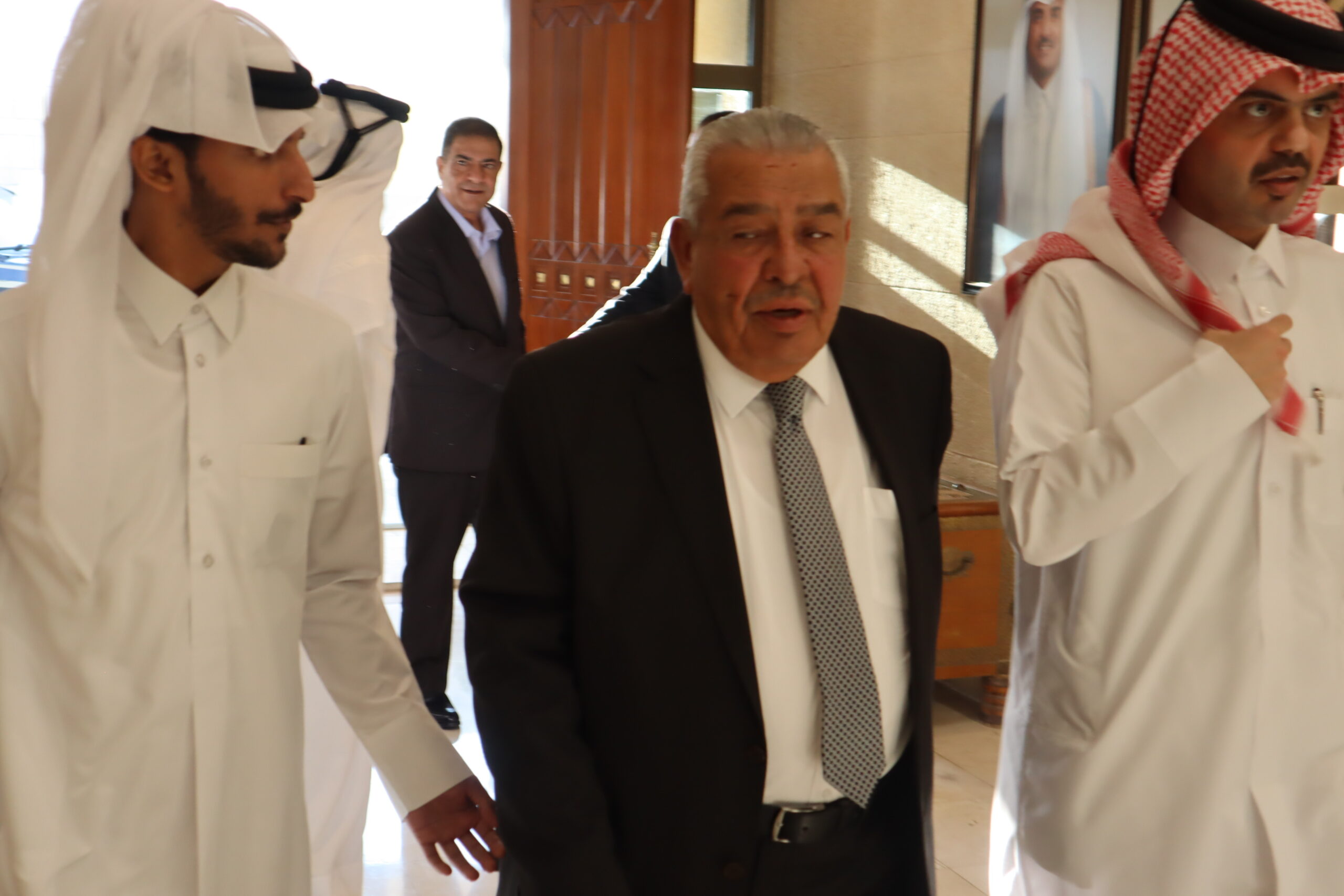 سفارة قطر في الأردن تستقبل المعزين بوفاة الأمير الوالد الشيخ حمد بن خليفة آل ثاني