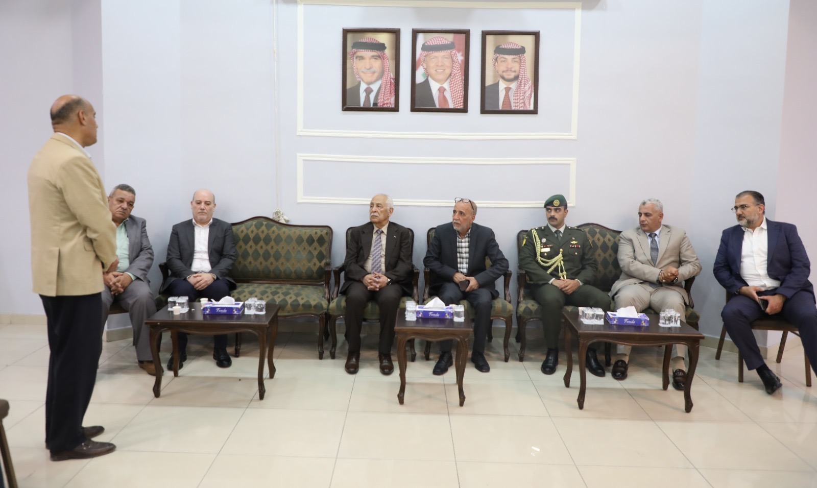 مندوبا عن الملك وولي العهد.. العيسوي يعزي الرواحنة والنمر
