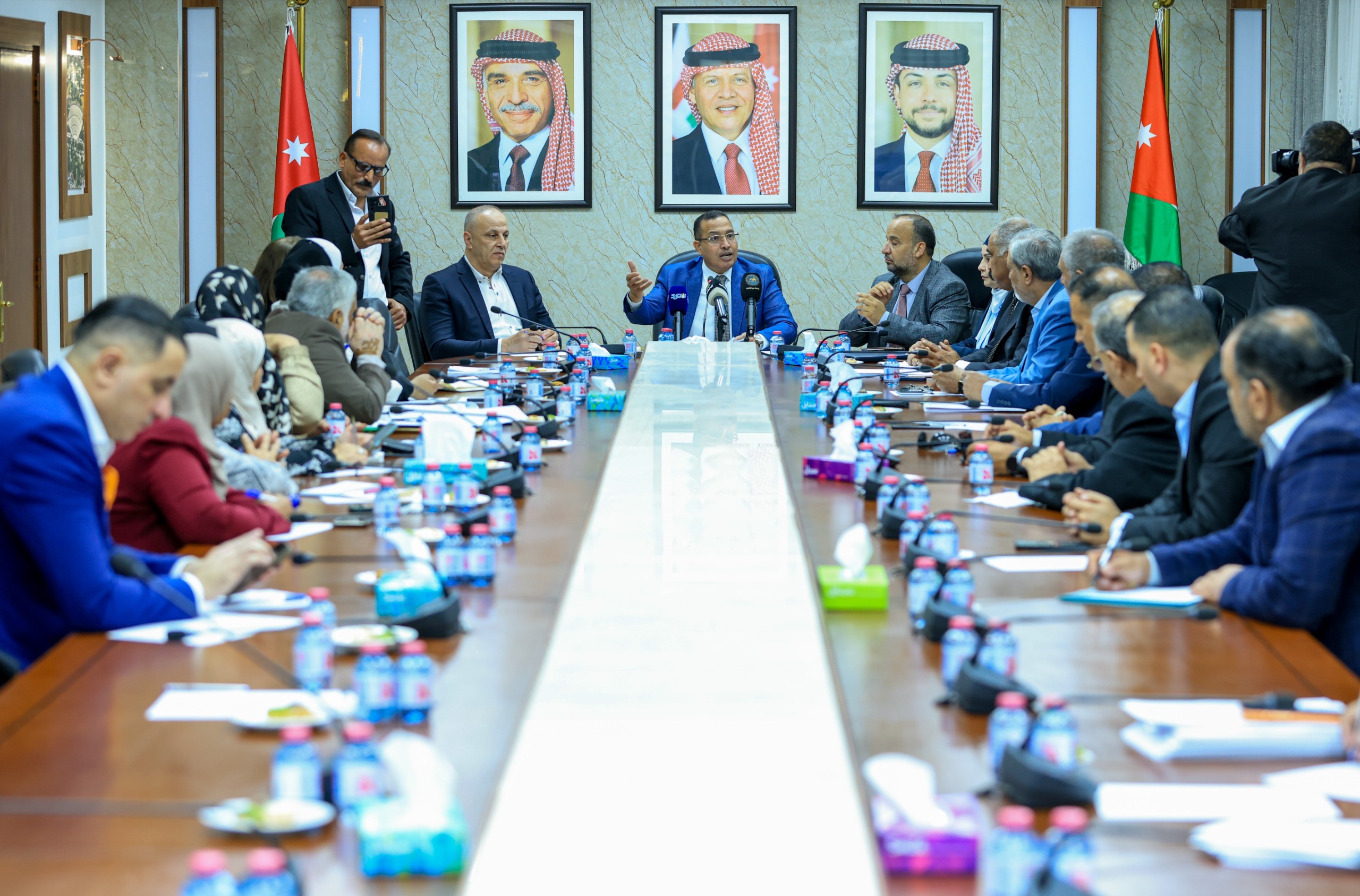 صورة حول : "الإدارية النيابية" تواصل حوارتها حول مشروع قانون الإدارة المحلية "الإدارية النيابية" تواصل حوارتها حول مشروع قانون الإدارة المحلية