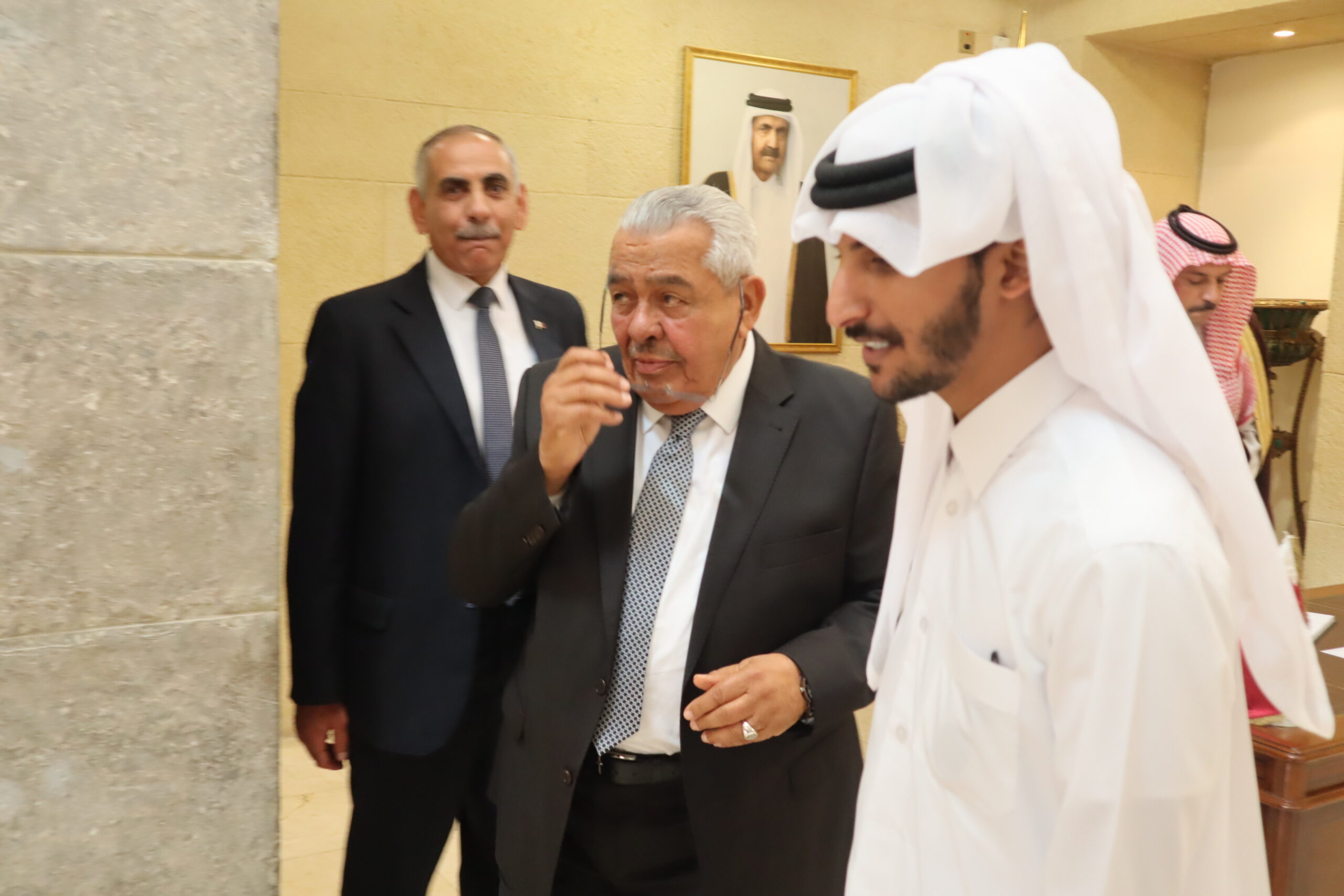 سفارة قطر في الأردن تستقبل المعزين بوفاة الأمير الوالد الشيخ حمد بن خليفة آل ثاني