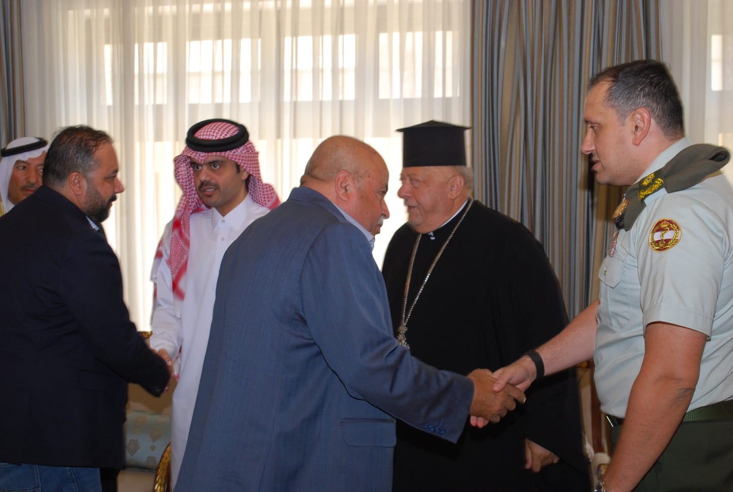 سفارة قطر في الأردن تستقبل المعزين بوفاة الأمير الوالد الشيخ حمد بن خليفة آل ثاني