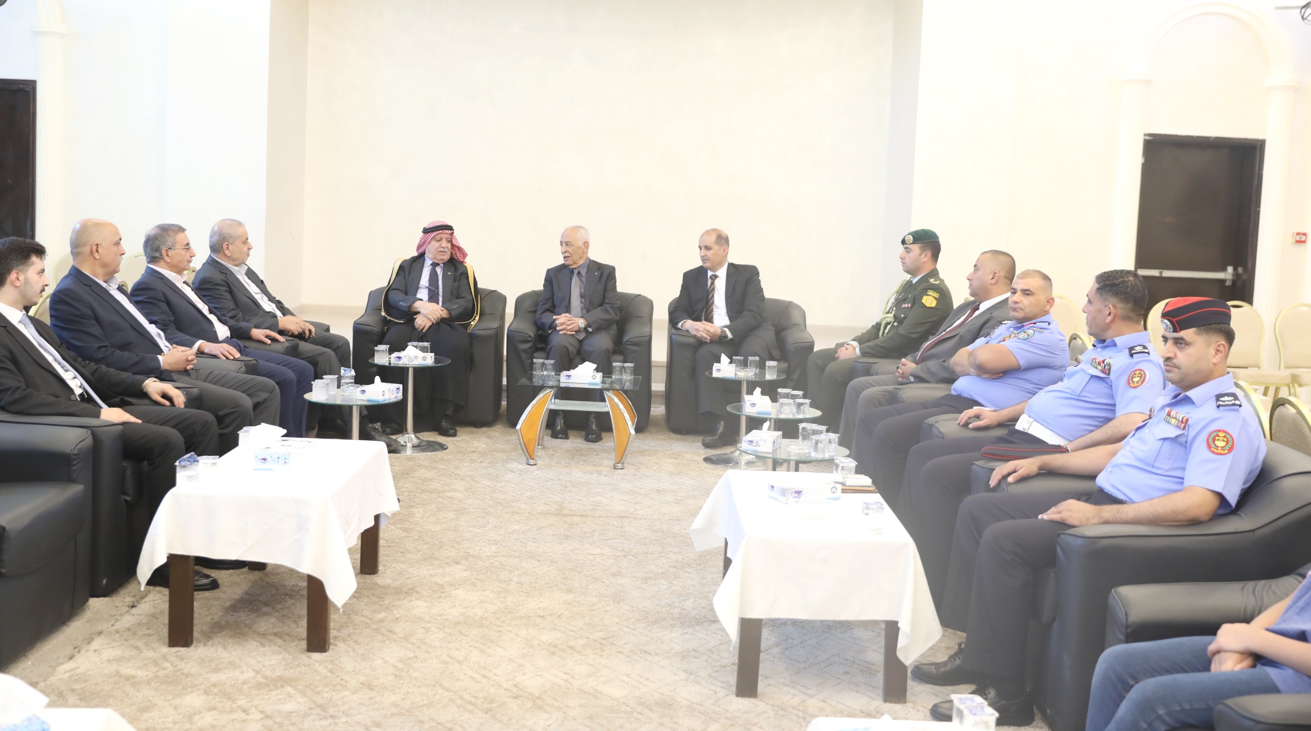 مندوبا عن الملك وولي العهد.. العيسوي يعزي العبيدات
