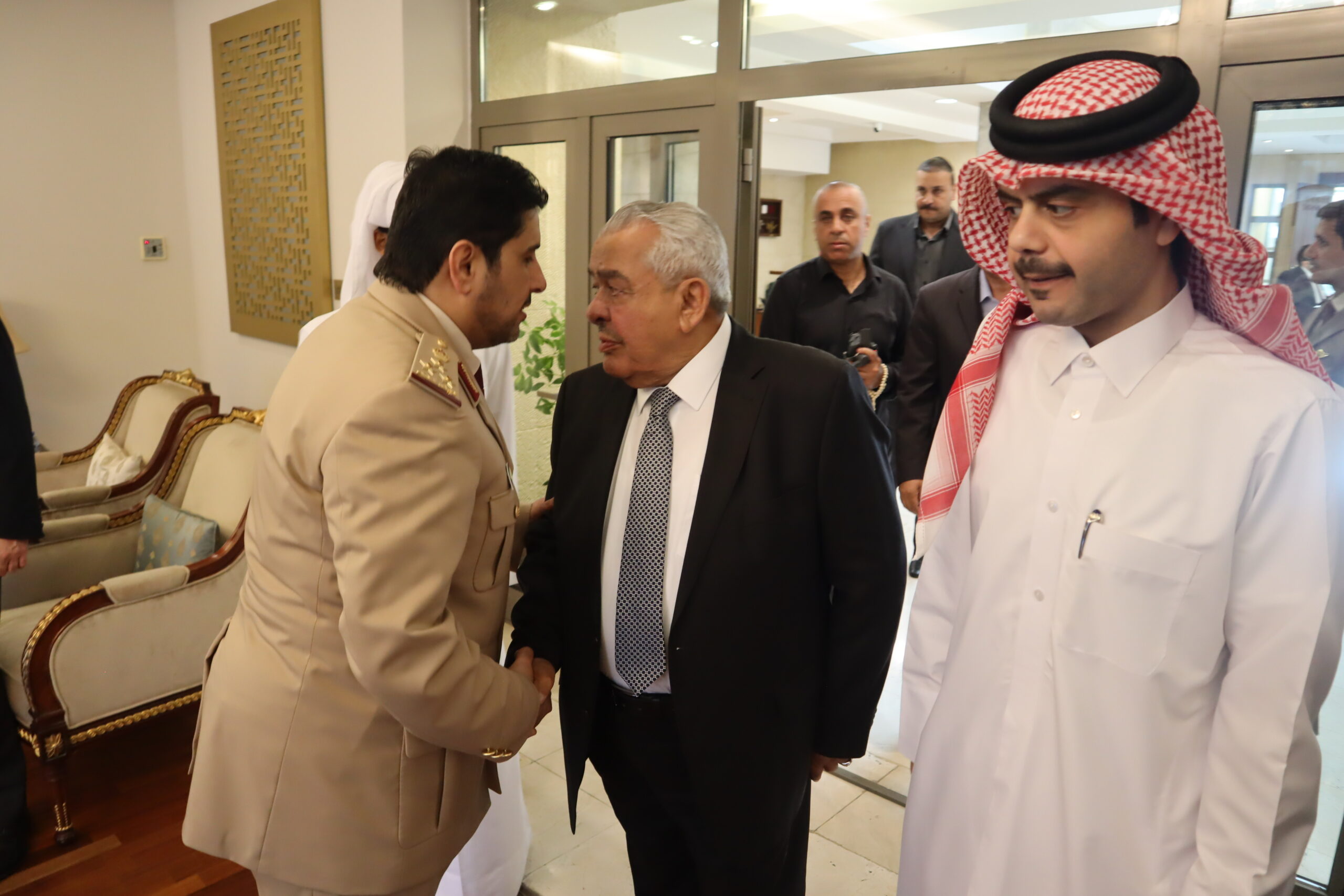 سفارة قطر في الأردن تستقبل المعزين بوفاة الأمير الوالد الشيخ حمد بن خليفة آل ثاني