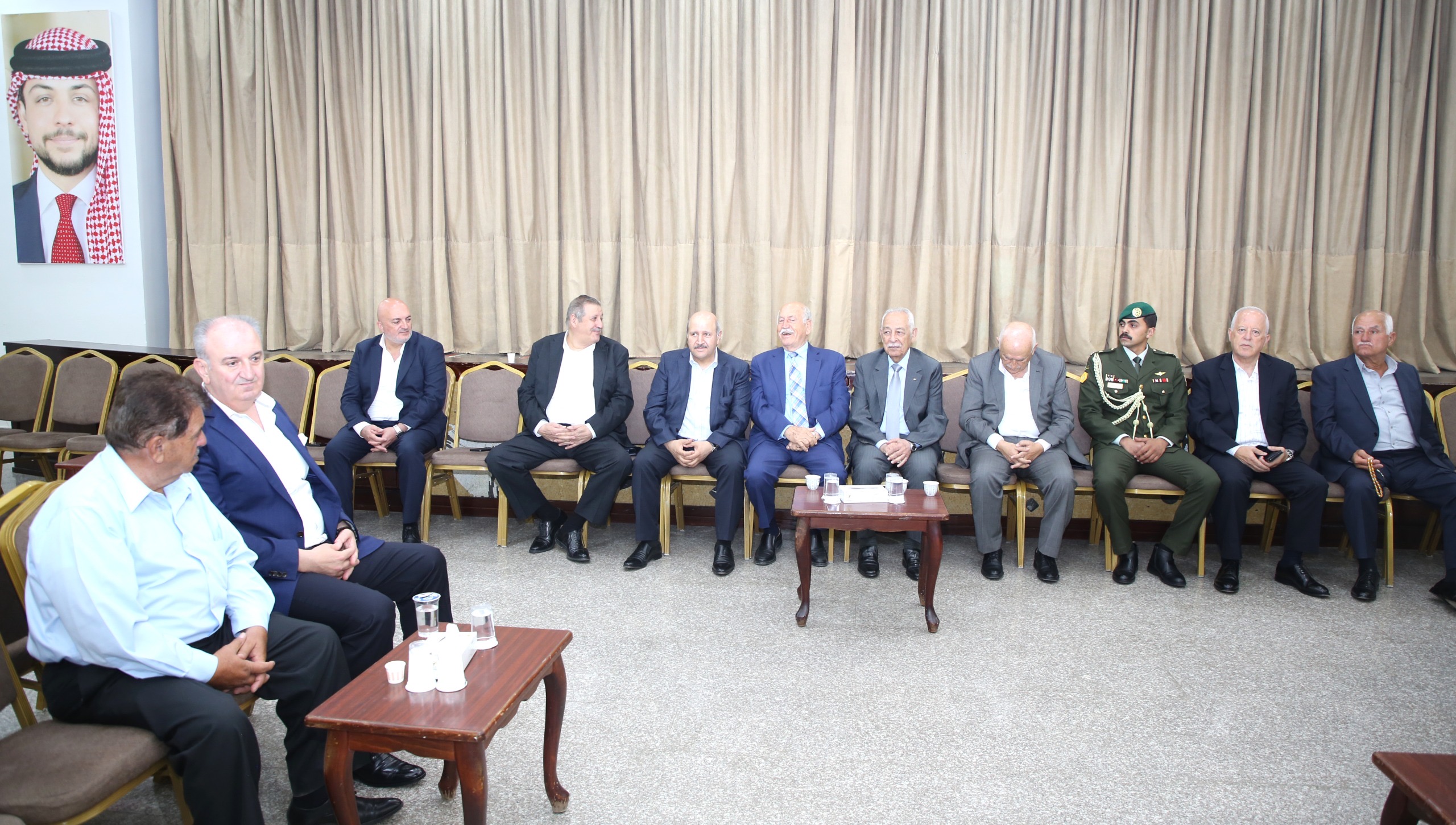 صورة حول : مندوبا عن الملك وولي العهد.. العيسوي يعزي المعايعة وعكروش مندوبا عن الملك وولي العهد.. العيسوي يعزي المعايعة وعكروش