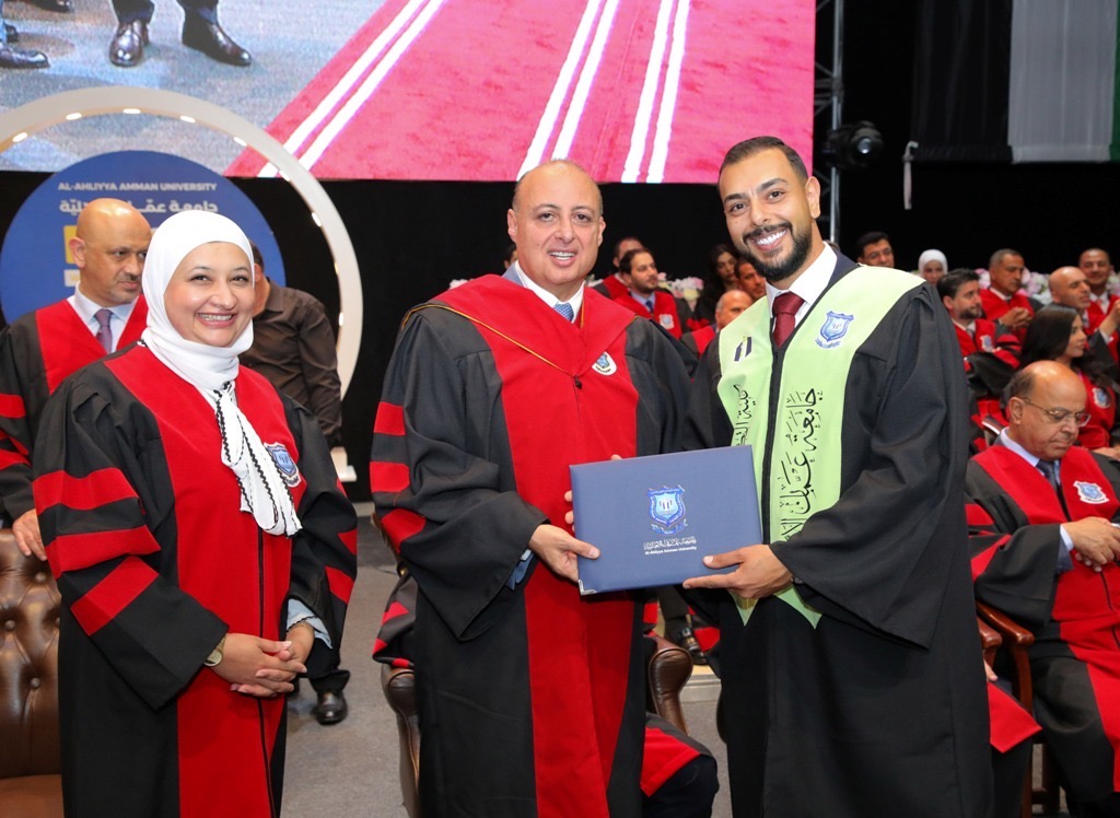بالصور.. د.الحوراني يرعى احتفال عمان الاهلية لليوم الثاني بتخريج طلبة الفصل الثاني من الفوج 33