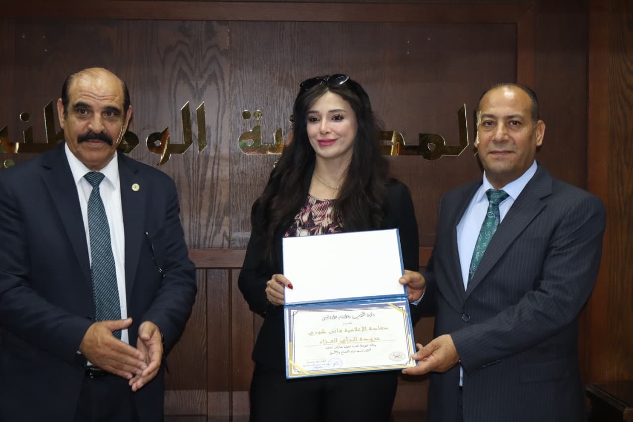 "اتحاد الكتاب" يكرّم عددا من الصحافيين والعاملين بالإعلام