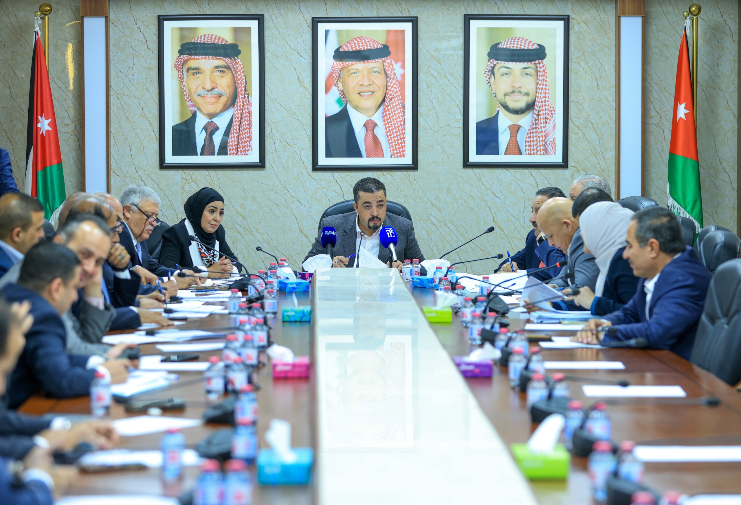صورة حول : "العمل النيابية" تشرع بمناقشة مشروع قانون تنظيم العمل المهني "العمل النيابية" تشرع بمناقشة مشروع قانون تنظيم العمل المهني