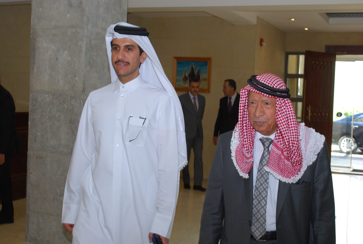 سفارة قطر في الأردن تستقبل المعزين بوفاة الأمير الوالد الشيخ حمد بن خليفة آل ثاني