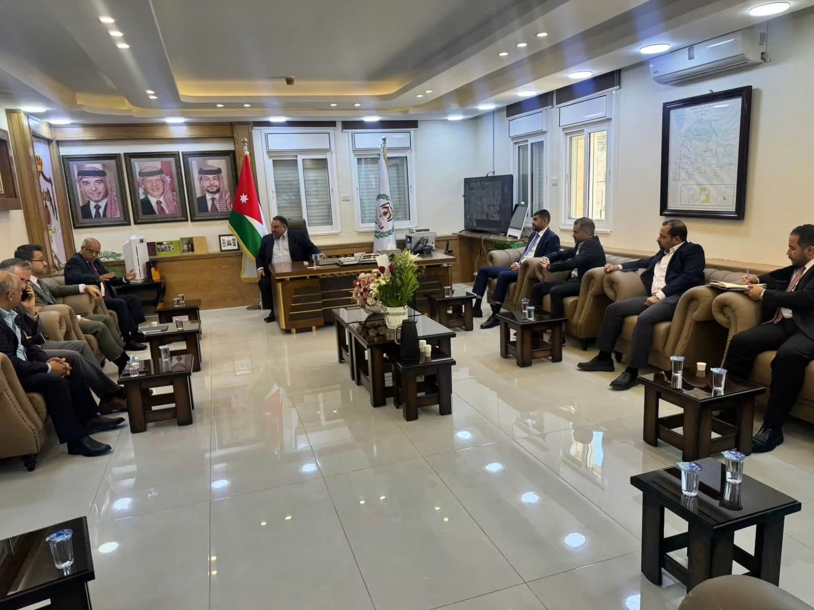 صورة حول : محافظة إربد و”مياه اليرموك” تعززان الشراكة لدعم الأمن المائي وخدمة المواطنين محافظة إربد و”مياه اليرموك” تعززان الشراكة لدعم الأمن المائي وخدمة المواطنين