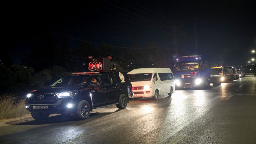 صورة حول : الجيش يسيّر قافلة مساعدات إلى المستشفى الميداني الأردني نابلس/11 الجيش يسيّر قافلة مساعدات إلى المستشفى الميداني الأردني نابلس/11