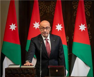 بعد عام ونصف من توليه وزارة المياه.. وثيقة تكشف نقل حصة الوزير رائد أبو السعود إلى ابنته وتفتح باب التساؤلات