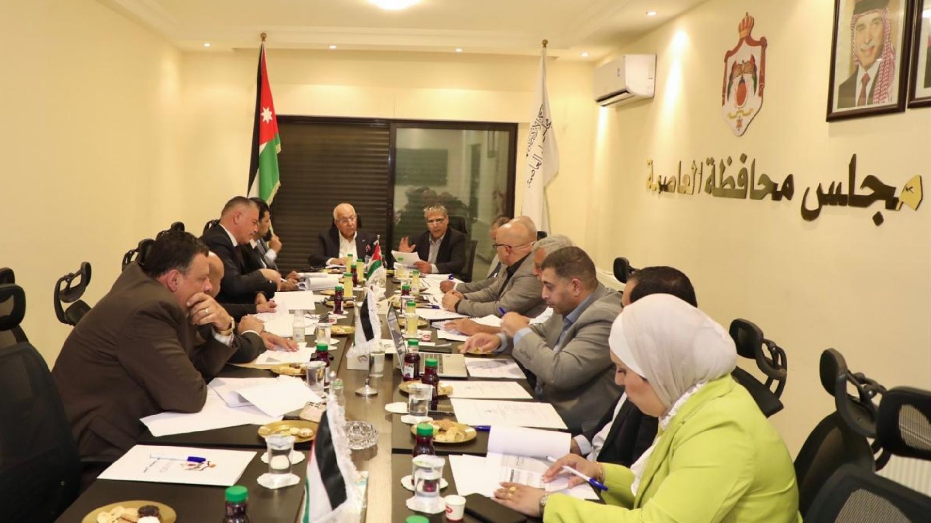 صورة حول : مجلس محافظة العاصمة يستعرض نتائج دراسة حول أثر اللامركزية في التنمية مجلس محافظة العاصمة يستعرض نتائج دراسة حول أثر اللامركزية في التنمية