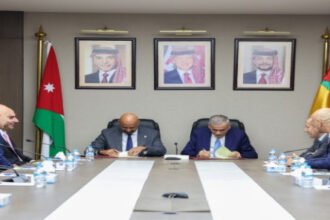 الجامعة الأردنية و"رؤية عمّان" توقّعان اتفاقية لتركيب آلات إعادة تدوير النفايات