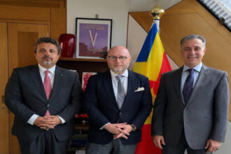 وزير الصناعة يبحث تبسيط قواعد المنشأ مع بريطانيا