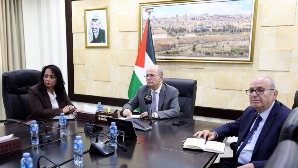 صورة حول : اجتماع أممي فلسطيني لمناقشة تحسين سبل العيش لسكان غزة اجتماع أممي فلسطيني لمناقشة تحسين سبل العيش لسكان غزة