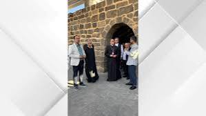 صورة حول : المطران إياد الطوال يزور مدينة أم الجمال الأثرية المطران إياد الطوال يزور مدينة أم الجمال الأثرية