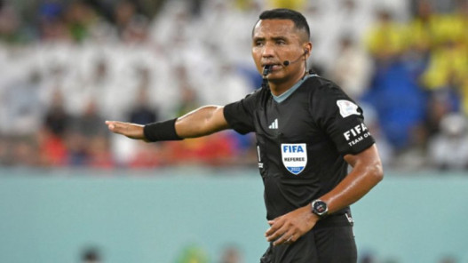 فيفا يعيّن بارتون لإدارة نصف نهائي المونديال