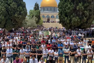 50 ألف مصل يؤدون صلاة الجمعة في المسجد الأقصى رغم قيود الاحتلال