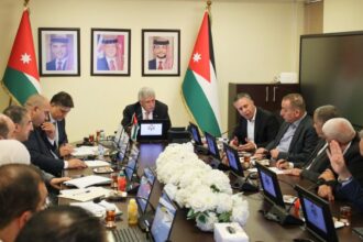 الحكومة تبحث تعزيز أسطول البرادات لمواكبة الصادرات