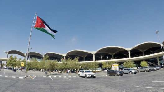 صورة حول : تمديد عقد تشغيل “تكسي المطار” لـ8 سنوات إضافية تمديد عقد تشغيل “تكسي المطار” لـ8 سنوات إضافية