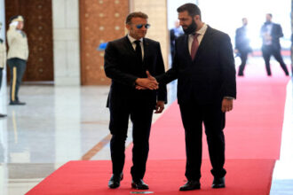 ماكرون: فرنسا مستعدة للمساهمة في إعادة بناء اقتصاد سوريا وقطاعها المصرفي
