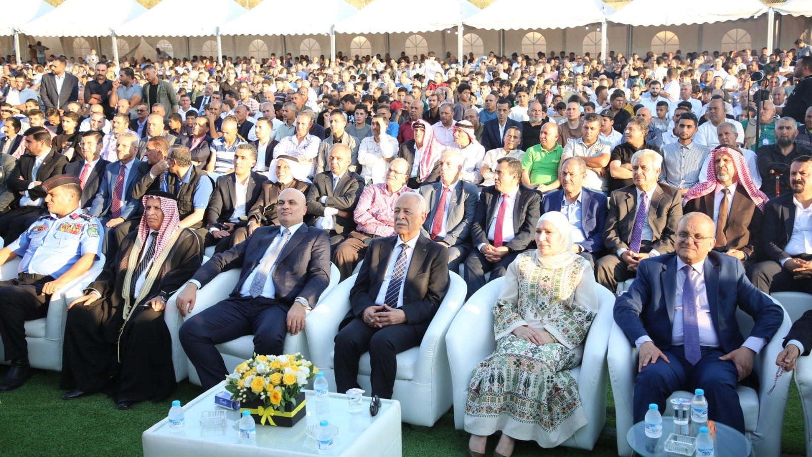 صورة حول : العيسوي يرعى الاحتفال الوطني لأبناء منطقة جديتا بمناسبة الأعياد الوطنية العيسوي يرعى الاحتفال الوطني لأبناء منطقة جديتا بمناسبة الأعياد الوطنية