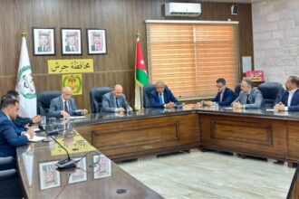 خريسات يؤكد دعم مشاريع المياه والصرف الصحي بجرش