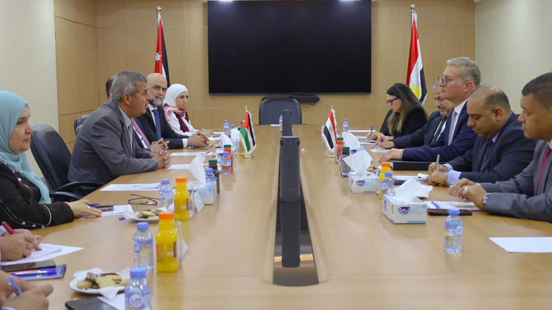 صورة حول : الأردن ومصر يبحثان إطلاق مشروعات استراتيجية مشتركة في الطاقة والتعدين الأردن ومصر يبحثان إطلاق مشروعات استراتيجية مشتركة في الطاقة والتعدين