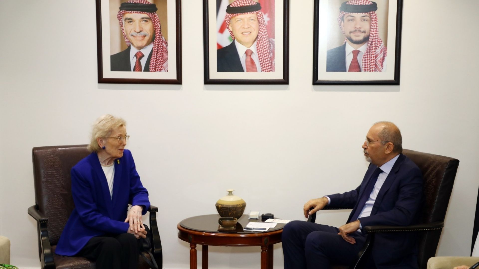 صورة حول : الصفدي يؤكد لمجلس الحكماء ضرورة تثبيت وقف إطلاق النار في غزة وإنهاء التصعيد الإقليمي الصفدي يؤكد لمجلس الحكماء ضرورة تثبيت وقف إطلاق النار في غزة وإنهاء التصعيد الإقليمي