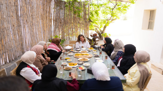 صورة حول : الملكة رانيا تزور جمعية أصايل بدر الخيرية الملكة رانيا تزور جمعية أصايل بدر الخيرية