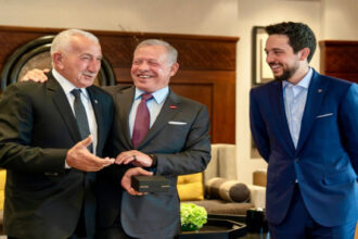 الملك ينعى الرائد المظلي المتقاعد سميح جنكات