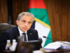 رئيس الوزراء يقدّم واجب العزاء بوفاة الأمير الشيخ حمد بن خليفة آل ثاني في سفارة قطر بعمان