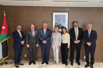 الحنيطي يبحث مع خبراء أميركيين مستجدات المنطقة