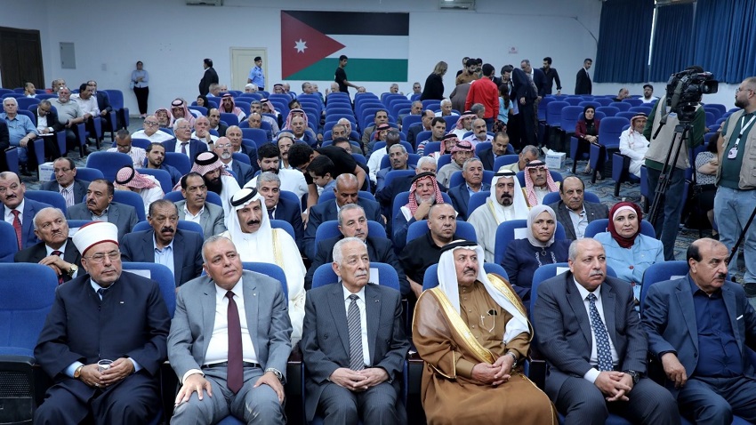 صورة حول : العيسوي يرعى احتفال المتقاعدين العسكريين بالمناسبات الوطنية في مادبا العيسوي يرعى احتفال المتقاعدين العسكريين بالمناسبات الوطنية في مادبا