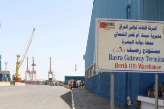 العراق يعلق تحميل النفط من موانئه بعد استهداف ناقلة بمسيّرة