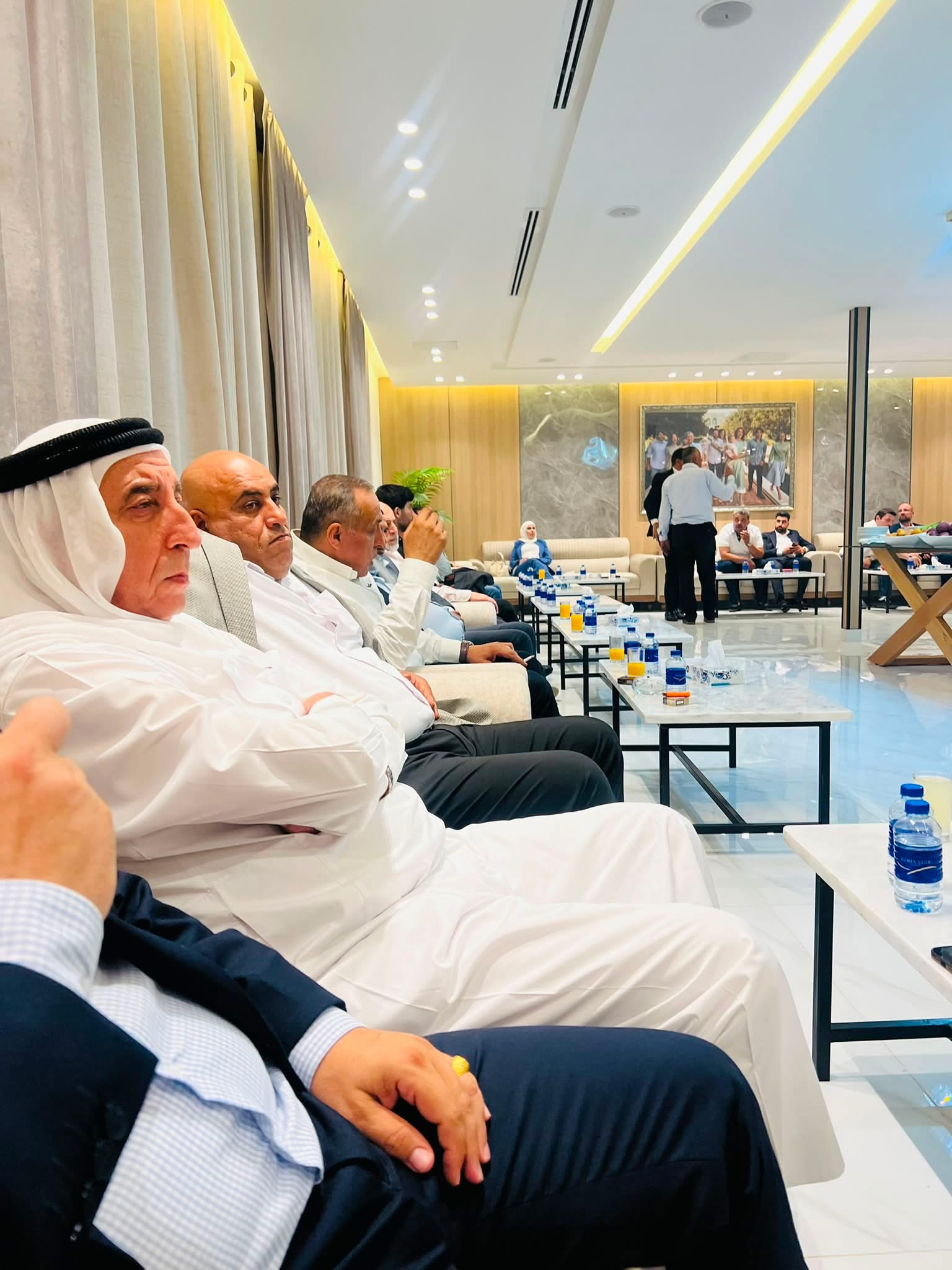 حزب عزم وأعضاء الحكومة في حوار موسع بالبحر الميت