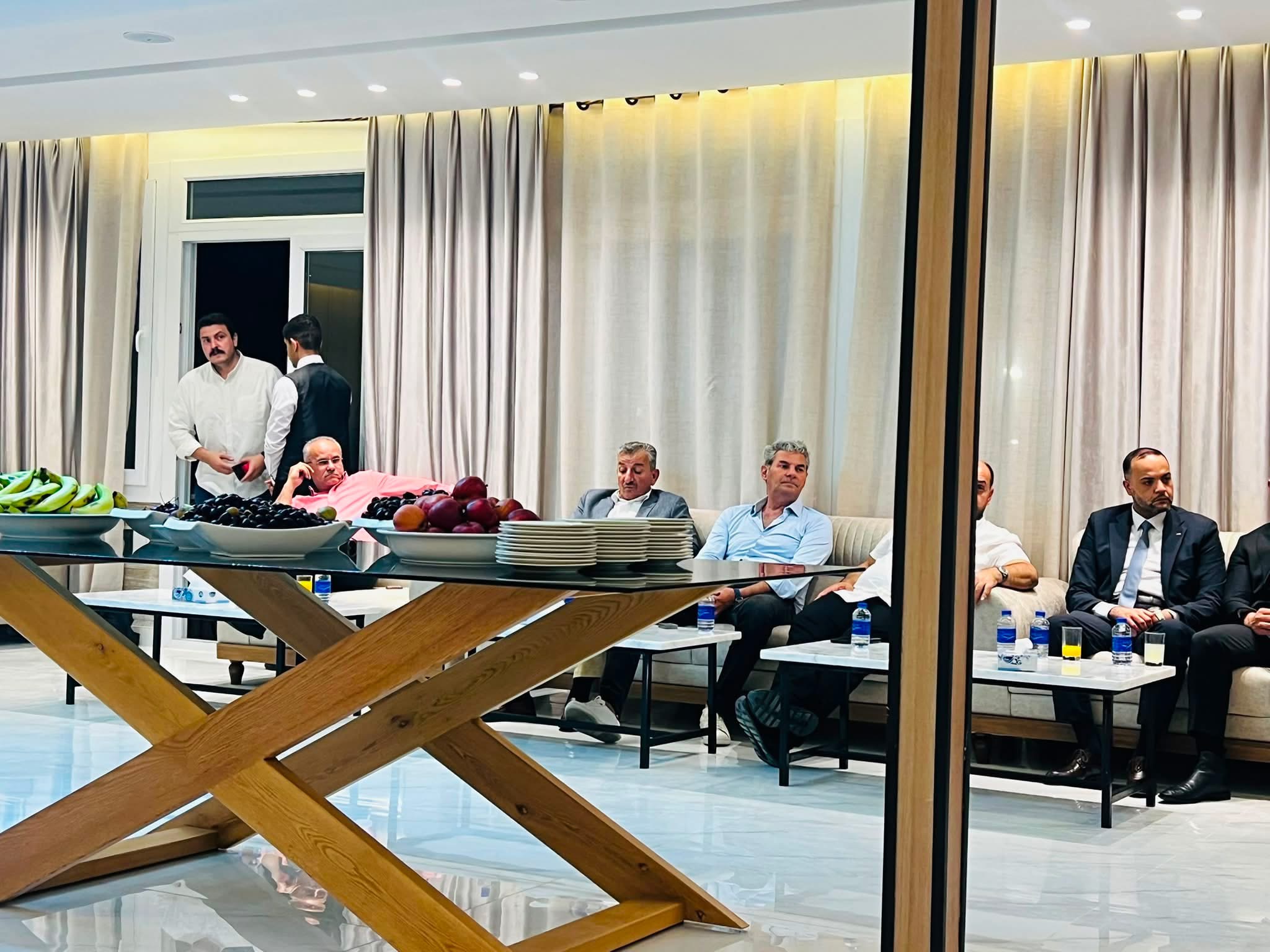 حزب عزم وأعضاء الحكومة في حوار موسع بالبحر الميت