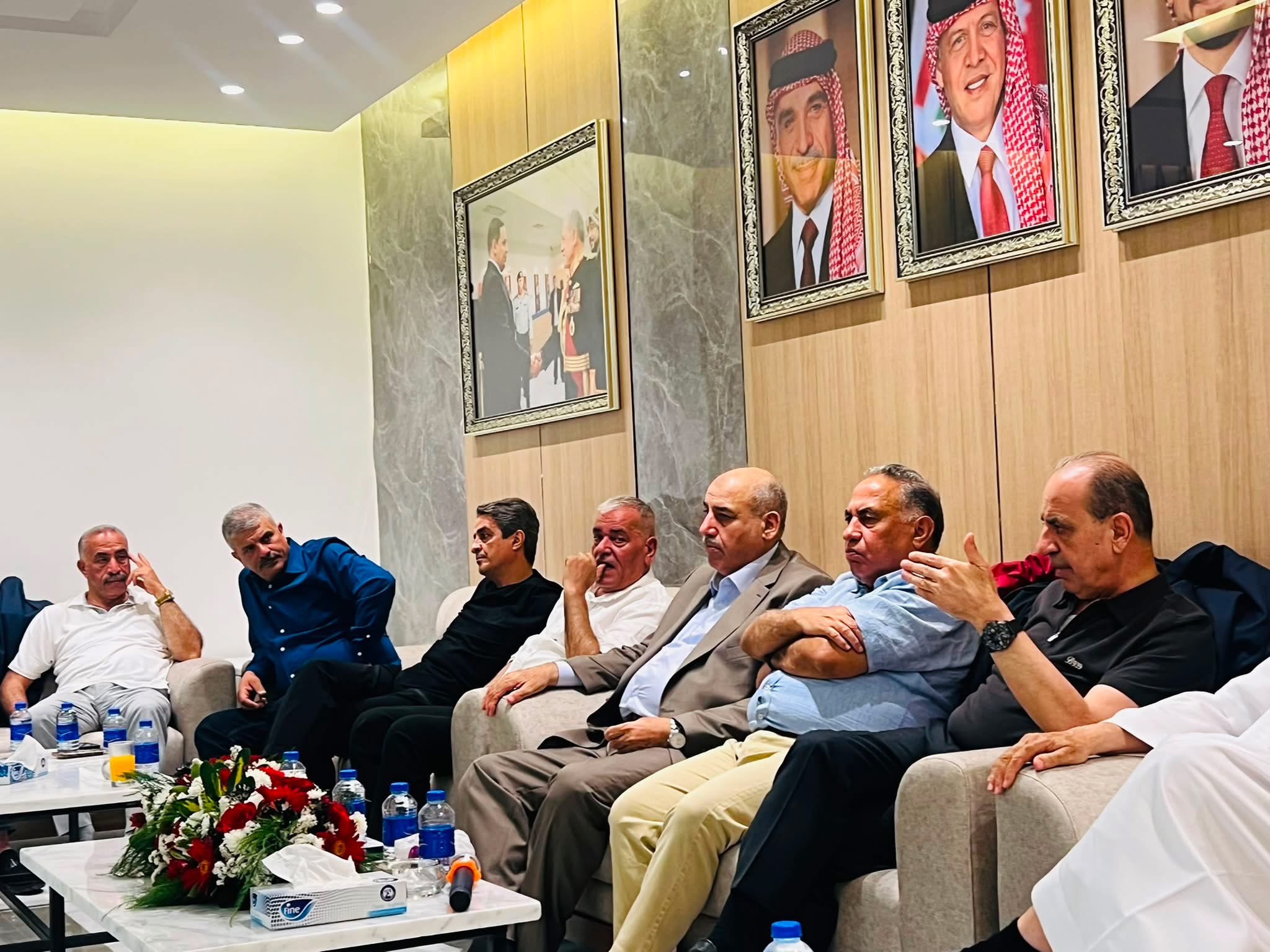 حزب عزم وأعضاء الحكومة في حوار موسع بالبحر الميت