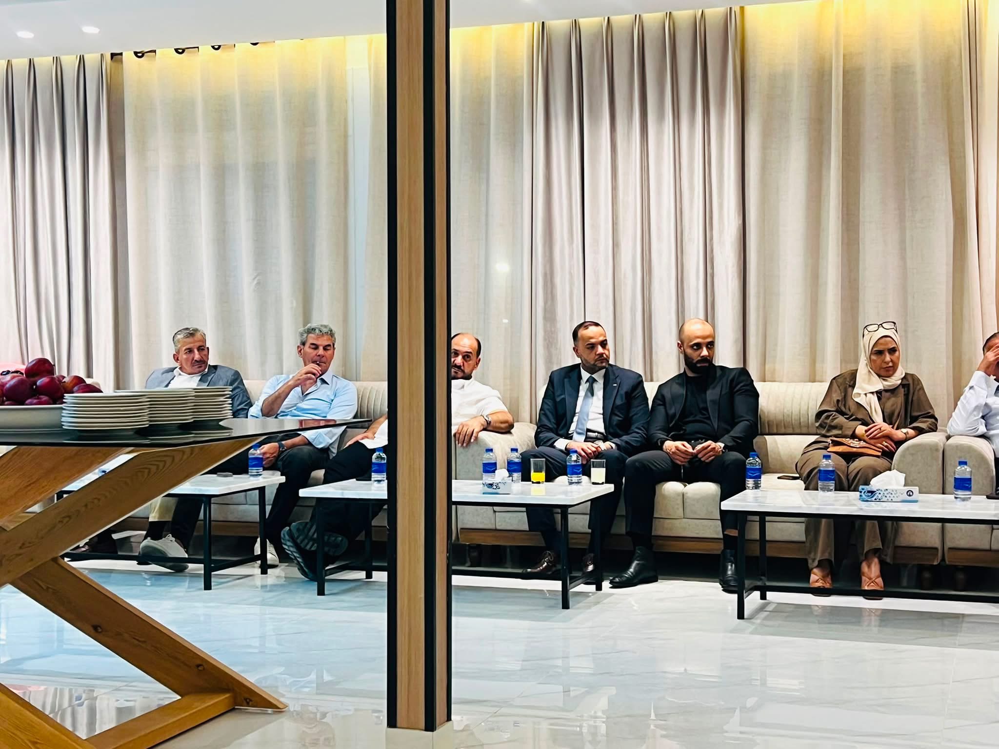 حزب عزم وأعضاء الحكومة في حوار موسع بالبحر الميت