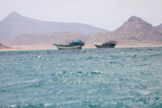 مسلحون يصعدون إلى ناقلة كيميائية في خليج عدن وسط تقارير عن السيطرة عليها