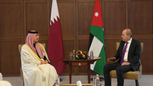 الصفدي ونظيره القطري يبحثان تعزيز التعاون وخفض التصعيد