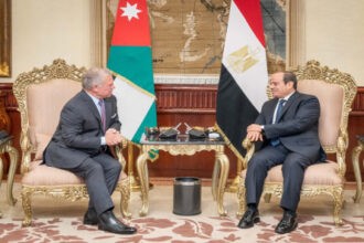 الملك والسيسي يؤكدان أهمية تكثيف الجهود لاستعادة التهدئة الشاملة في الإقليم