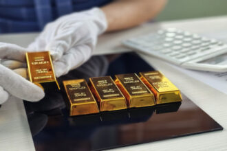 الذهب يرتفع بأكثر من 1% بعد تثبيت الفائدة الأميركية