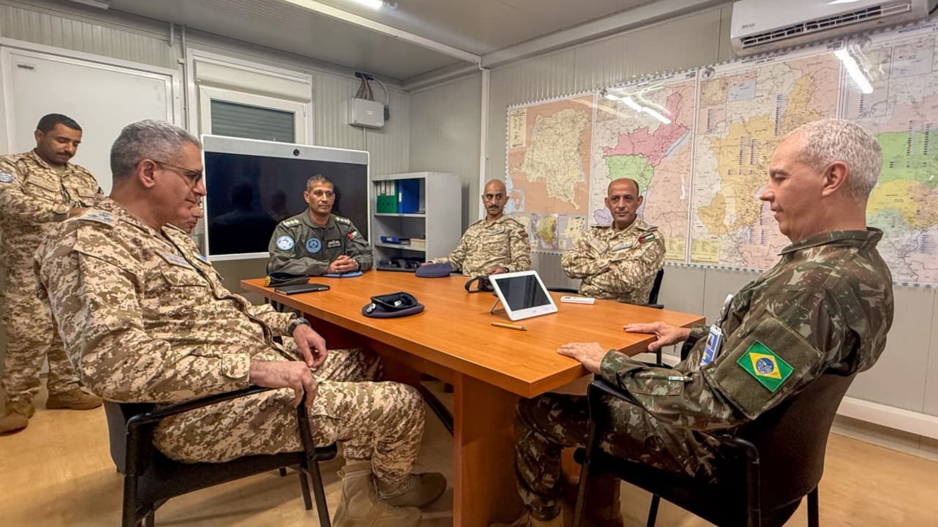 صورة حول : وفد عسكري أردني يتفقد وحدة الطائرات العمودية العاملة ضمن بعثة حفظ السلام بالكونغو وفد عسكري أردني يتفقد وحدة الطائرات العمودية العاملة ضمن بعثة حفظ السلام بالكونغو