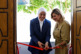 وزيرة التنمية تفتتح المعرض الفني للفنانة التشكيلية أمل قدومي