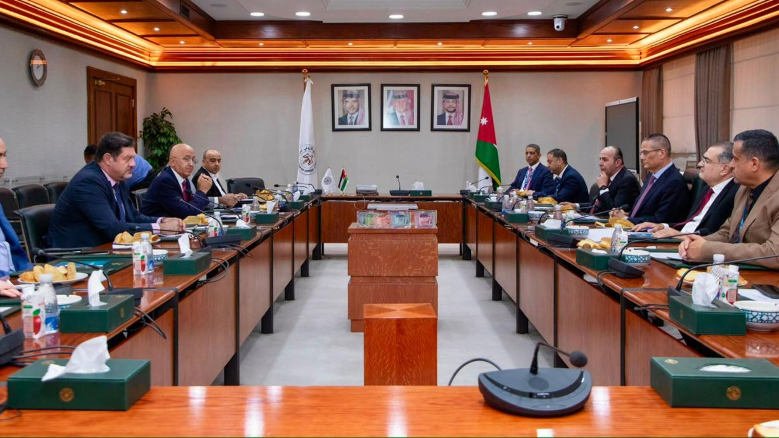 الجامعة الأميركية في مادبا والبنك المركزي يبحثان تعزيز التعاون الاستراتيجي