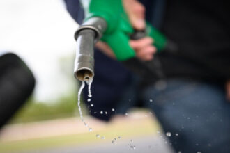 الحكومة تثبّت أسعار المحروقات لشهر آب